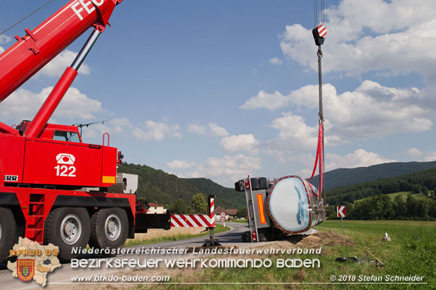 20180703 Lkw Bergung LB210 Alland -Mayerling Foto: © Stefan Schneider 20180703 Lkw Bergung LB210 Alland -Mayerling Foto: © Stefan Schneider