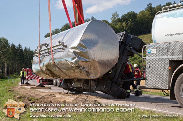 20180703 Lkw Bergung LB210 Alland -Mayerling Foto: © Stefan Schneider 20180703 Lkw Bergung LB210 Alland -Mayerling Foto: © Stefan Schneider