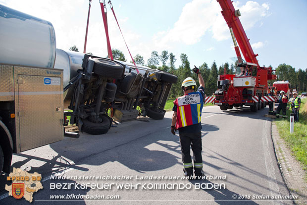 20180703 Lkw Bergung LB210 Alland -Mayerling Foto: © Stefan Schneider 20180703 Lkw Bergung LB210 Alland -Mayerling Foto: © Stefan Schneider