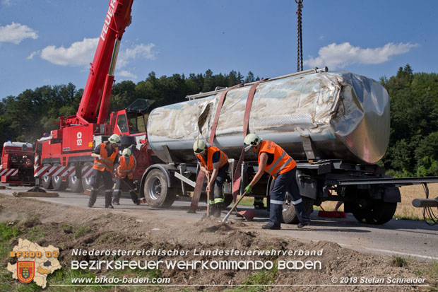20180703 Lkw Bergung LB210 Alland -Mayerling Foto: © Stefan Schneider 20180703 Lkw Bergung LB210 Alland -Mayerling Foto: © Stefan Schneider