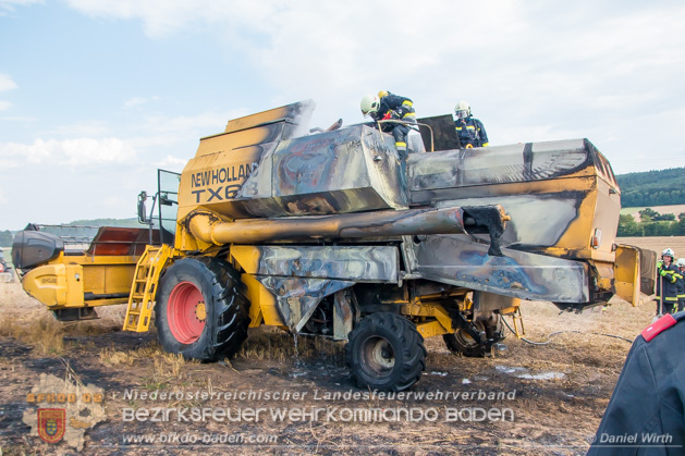 20180715 Mähdrescherbrand Gainfarn - Foto: Daniel Wirth