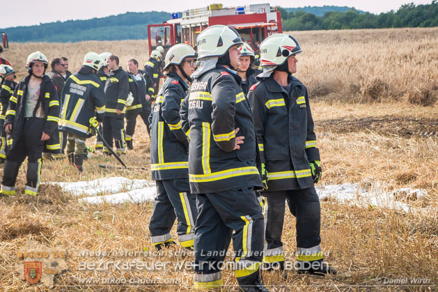 20180715 Mähdrescherbrand Gainfarn - Foto: Daniel Wirth 20180715 Mähdrescherbrand Gainfarn - Foto: Daniel Wirth