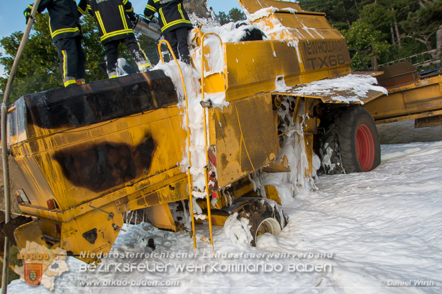 20180715 Mähdrescherbrand Gainfarn - Foto: Daniel Wirth