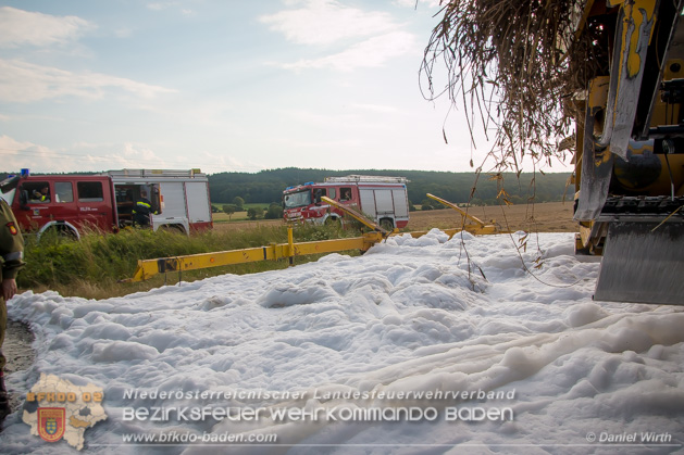 20180715 Mähdrescherbrand Gainfarn - Foto: Daniel Wirth 20180715 Mähdrescherbrand Gainfarn - Foto: Daniel Wirth