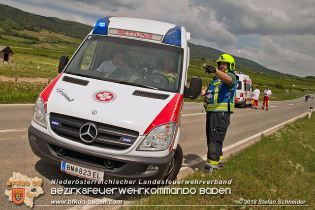 20180726 Verkehrsunfall auf der Weinbergstraße Pfaffstätten Foto: © Stefan Schneider 20180726 Verkehrsunfall auf der Weinbergstraße Pfaffstätten Foto: © Stefan Schneider