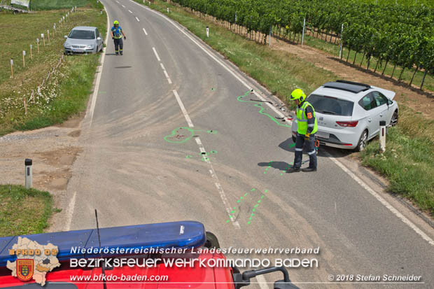 20180726 Verkehrsunfall auf der Weinbergstraße Pfaffstätten Foto: © Stefan Schneider 20180726 Verkehrsunfall auf der Weinbergstraße Pfaffstätten Foto: © Stefan Schneider
