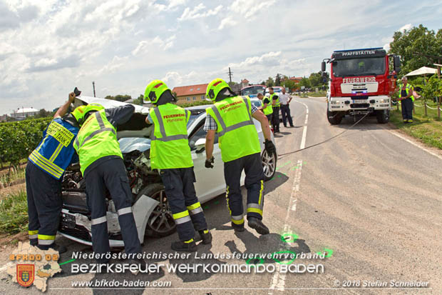 20180726 Verkehrsunfall auf der Weinbergstraße Pfaffstätten Foto: © Stefan Schneider 20180726 Verkehrsunfall auf der Weinbergstraße Pfaffstätten Foto: © Stefan Schneider