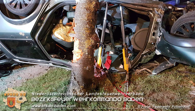 20180730 Verkehrsunfall mit Personenrettung in Pottendorf  Foto: © FF Pottendorf