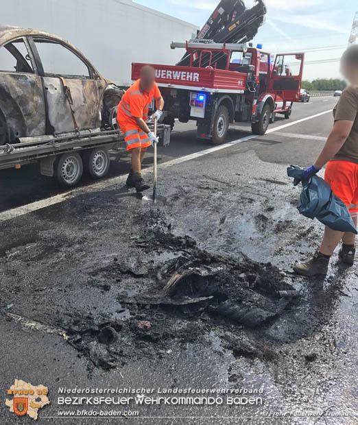 20180803 Pkw Vollbrand auf der A3 zwischen Trumau und Ebreichsdorf NORD Foto: © Freiwillige Feuerwehr Trumau 20180803 Pkw Vollbrand auf der A3 zwischen Trumau und Ebreichsdorf NORD Foto: © Freiwillige Feuerwehr Trumau