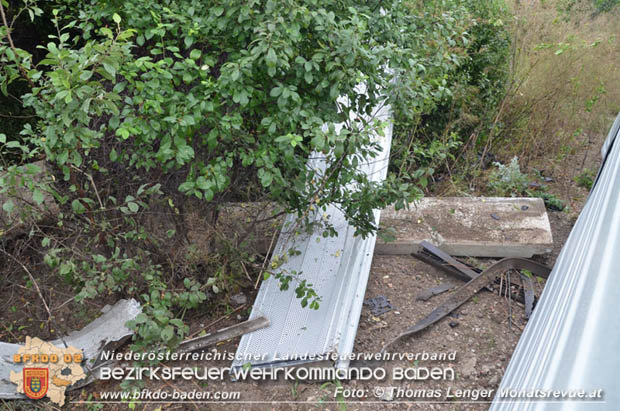 20180814 Pkw prallt auf der Landesstrasse 157 gegen Laermschutzwand  Foto: © Thomas Lenger Monatsrevue.at
