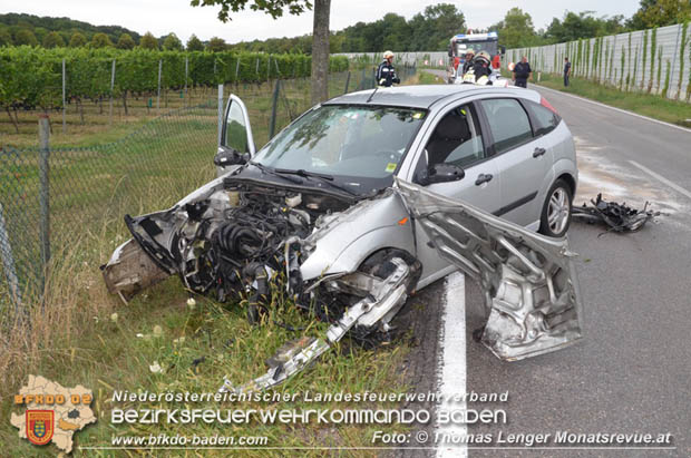 20180814 Pkw prallt auf der Landesstraße 157 gegen Lärmschutzwand  Foto: © Thomas Lenger Monatsrevue.at