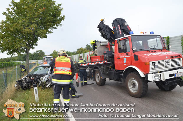 20180814 Pkw prallt auf der Landesstrasse 157 gegen Laermschutzwand  Foto: © Thomas Lenger Monatsrevue.at