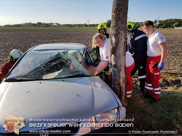 20180827 Verkehrsunfall auf der L40480 Pottendorf >> Siegersdorf  Foto: © Christian Wernig FF Pottendorf