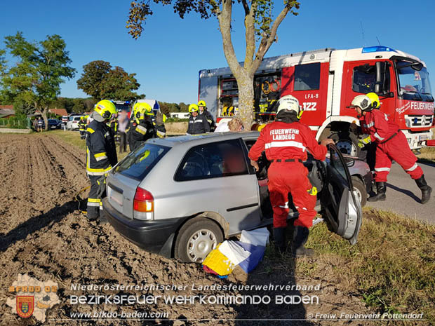 20180827 Verkehrsunfall auf der L40480 Pottendorf >> Siegersdorf  Foto: © Christian Wernig FF Pottendorf
