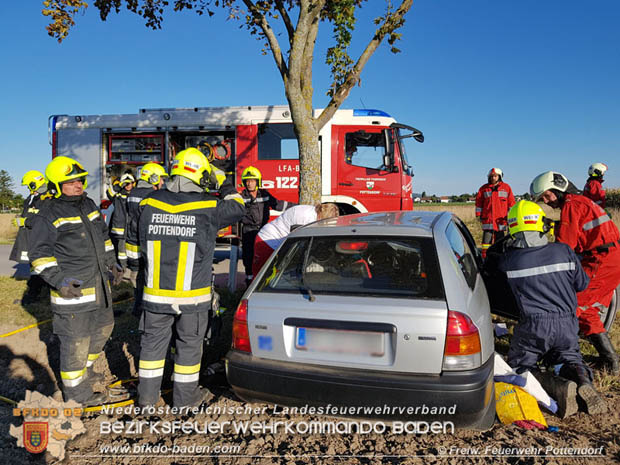 20180827 Verkehrsunfall auf der L40480 Pottendorf >> Siegersdorf  Foto: © Christian Wernig FF Pottendorf
