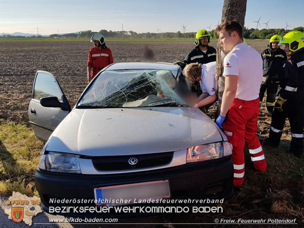 20180827 Verkehrsunfall auf der L40480 Pottendorf >> Siegersdorf  Foto: © Christian Wernig FF Pottendorf