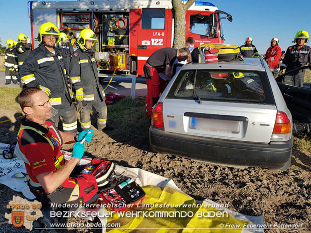 20180827 Verkehrsunfall auf der L40480 Pottendorf >> Siegersdorf  Foto: © Christian Wernig FF Pottendorf
