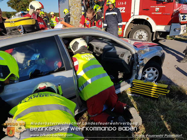 20180827 Verkehrsunfall auf der L40480 Pottendorf >> Siegersdorf  Foto: © Christian Wernig FF Pottendorf