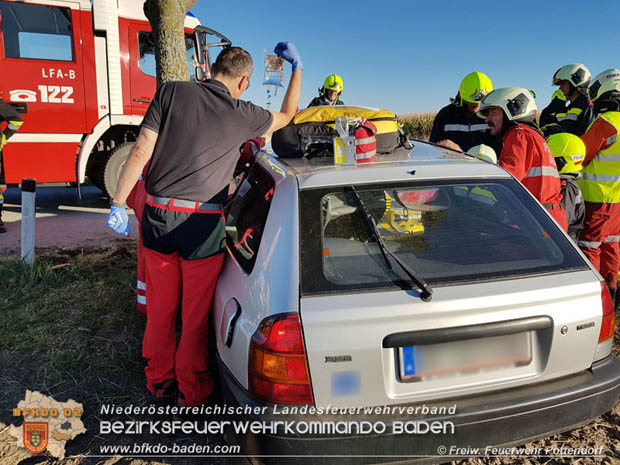 20180827 Verkehrsunfall auf der L40480 Pottendorf >> Siegersdorf  Foto: © Christian Wernig FF Pottendorf