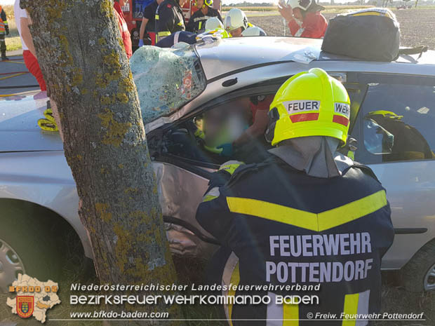 20180827 Verkehrsunfall auf der L40480 Pottendorf >> Siegersdorf  Foto: © Christian Wernig FF Pottendorf