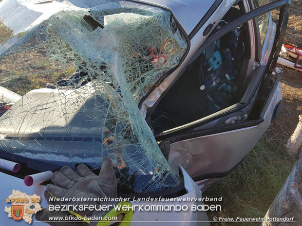 20180827 Verkehrsunfall auf der L40480 Pottendorf >> Siegersdorf  Foto: © Christian Wernig FF Pottendorf