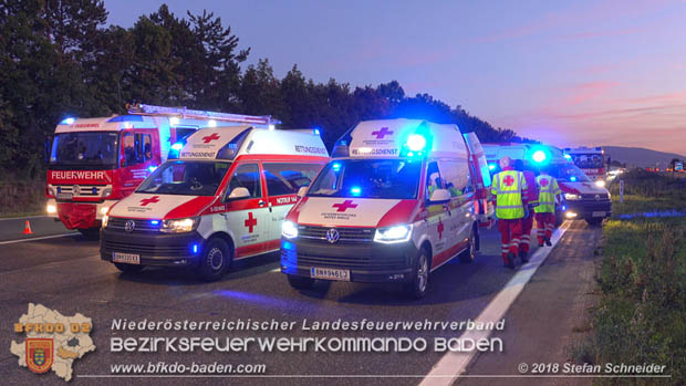20180912 Verkehrsunfall mit 3 Verletzten auf der A2 bei Leobersdorf Foto: © Stefan Schneider 20180912 Verkehrsunfall mit 3 Verletzten auf der A2 bei Leobersdorf Foto: © Stefan Schneider
