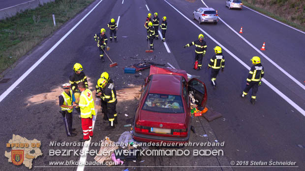 20180912 Verkehrsunfall mit 3 Verletzten auf der A2 bei Leobersdorf Foto: © Stefan Schneider 20180912 Verkehrsunfall mit 3 Verletzten auf der A2 bei Leobersdorf Foto: © Stefan Schneider