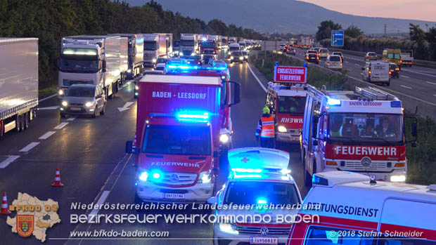 20180912 Verkehrsunfall mit 3 Verletzten auf der A2 bei Leobersdorf Foto: © Stefan Schneider 20180912 Verkehrsunfall mit 3 Verletzten auf der A2 bei Leobersdorf Foto: © Stefan Schneider