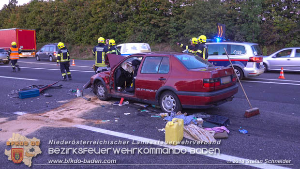 20180912 Verkehrsunfall mit 3 Verletzten auf der A2 bei Leobersdorf Foto: © Stefan Schneider 20180912 Verkehrsunfall mit 3 Verletzten auf der A2 bei Leobersdorf Foto: © Stefan Schneider