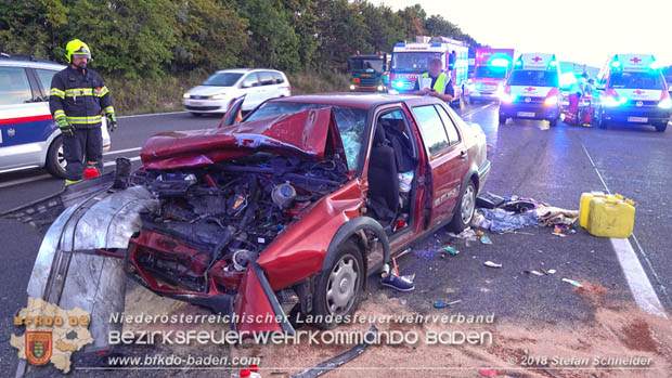 20180912 Verkehrsunfall mit 3 Verletzten auf der A2 bei Leobersdorf Foto: © Stefan Schneider 20180912 Verkehrsunfall mit 3 Verletzten auf der A2 bei Leobersdorf Foto: © Stefan Schneider