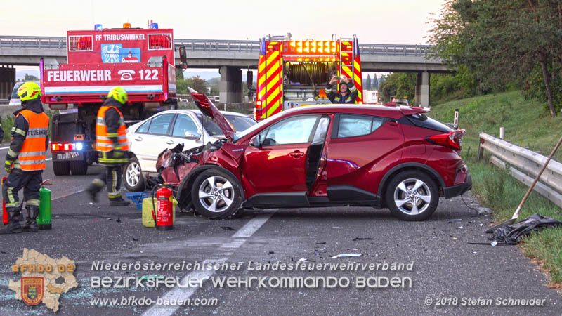 20180912 Verkehrsunfall mit 3 Verletzten auf der A2 bei Leobersdorf Foto: © Stefan Schneider 20180912 Verkehrsunfall mit 3 Verletzten auf der A2 bei Leobersdorf Foto: © Stefan Schneider