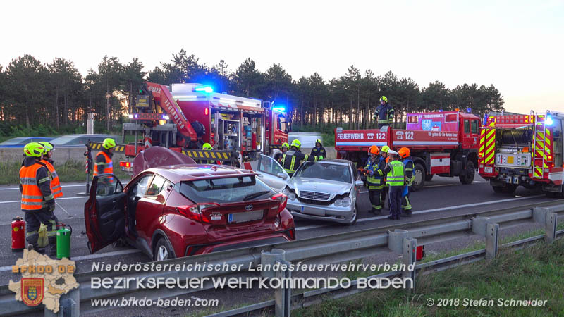 20180912 Verkehrsunfall mit 3 Verletzten auf der A2 bei Leobersdorf Foto: © Stefan Schneider 20180912 Verkehrsunfall mit 3 Verletzten auf der A2 bei Leobersdorf Foto: © Stefan Schneider
