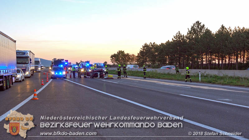 20180912 Verkehrsunfall mit 3 Verletzten auf der A2 bei Leobersdorf Foto: © Stefan Schneider 20180912 Verkehrsunfall mit 3 Verletzten auf der A2 bei Leobersdorf Foto: © Stefan Schneider