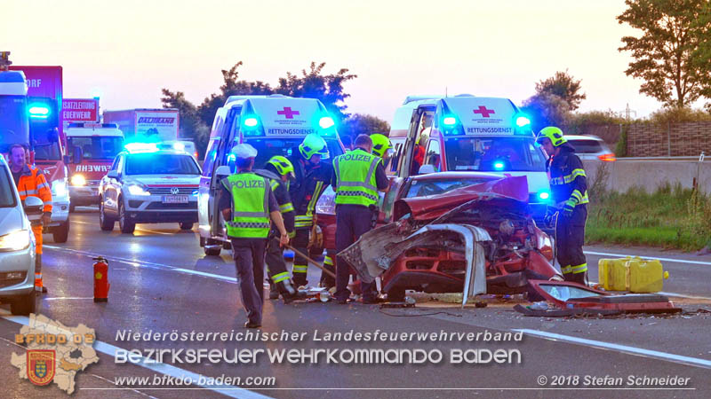 20180912 Verkehrsunfall mit 3 Verletzten auf der A2 bei Leobersdorf Foto: © Stefan Schneider 20180912 Verkehrsunfall mit 3 Verletzten auf der A2 bei Leobersdorf Foto: © Stefan Schneider