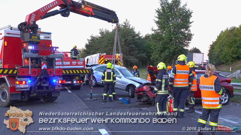 20180912 Verkehrsunfall mit 3 Verletzten auf der A2 bei Leobersdorf Foto: © Stefan Schneider 20180912 Verkehrsunfall mit 3 Verletzten auf der A2 bei Leobersdorf Foto: © Stefan Schneider