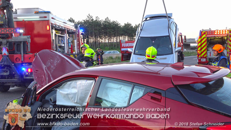 20180912 Verkehrsunfall mit 3 Verletzten auf der A2 bei Leobersdorf Foto: © Stefan Schneider 20180912 Verkehrsunfall mit 3 Verletzten auf der A2 bei Leobersdorf Foto: © Stefan Schneider