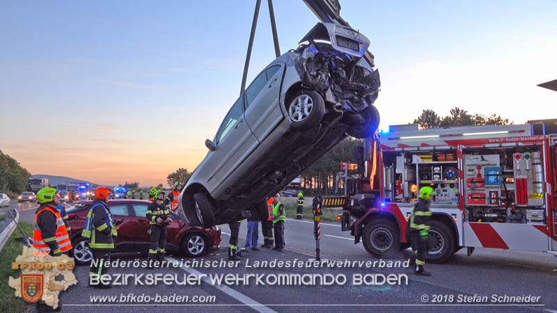 20180912 Verkehrsunfall mit 3 Verletzten auf der A2 bei Leobersdorf Foto: © Stefan Schneider 20180912 Verkehrsunfall mit 3 Verletzten auf der A2 bei Leobersdorf Foto: © Stefan Schneider