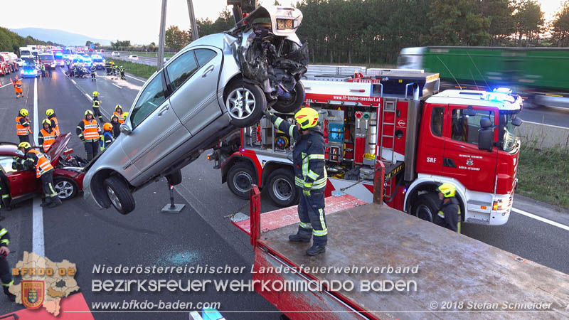 20180912 Verkehrsunfall mit 3 Verletzten auf der A2 bei Leobersdorf Foto: © Stefan Schneider 20180912 Verkehrsunfall mit 3 Verletzten auf der A2 bei Leobersdorf Foto: © Stefan Schneider