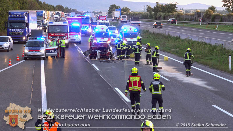 20180912 Verkehrsunfall mit 3 Verletzten auf der A2 bei Leobersdorf Foto: © Stefan Schneider 20180912 Verkehrsunfall mit 3 Verletzten auf der A2 bei Leobersdorf Foto: © Stefan Schneider
