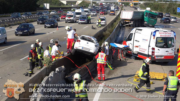 20180918 Verkehrsunfall auf der A2 beim Knoten Guntramsdorf  Foto: © Stefan Schneider 