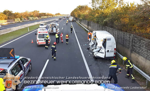 20180927 Lkw Tankwagenzug prallt auf der A2 gegen Kleintransporter Foto: © Freiwillige Feuerwehr Leobersdorf 20180927 Lkw Tankwagenzug prallt auf der A2 gegen Kleintransporter Foto: © Freiwillige Feuerwehr Leobersdorf