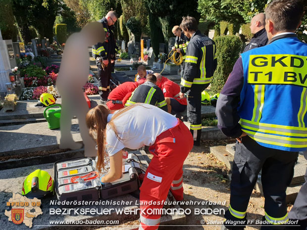 20180928 Person in Notlage am Badener Stadtfriedhof Foto: © Stefan Wagner FF Baden-Leesdorf 20180928 Person in Notlage am Badener Stadtfriedhof Foto: © Stefan Wagner FF Baden-Leesdorf