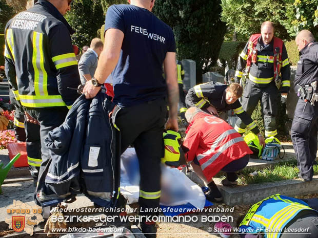 20180928 Person in Notlage am Badener Stadtfriedhof Foto: © Stefan Wagner FF Baden-Leesdorf 20180928 Person in Notlage am Badener Stadtfriedhof Foto: © Stefan Wagner FF Baden-Leesdorf