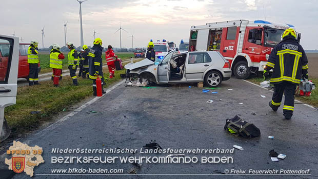 20181017 Schwerer Verkehrsunfall auf der L157 Pottendorf-Tattendorf Foto: © Freiwillige Feuerwehr Pottendorf 20181017 Schwerer Verkehrsunfall auf der L157 Pottendorf-Tattendorf Foto: © Freiwillige Feuerwehr Pottendorf