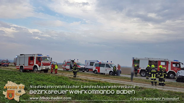 20181017 Schwerer Verkehrsunfall auf der L157 Pottendorf-Tattendorf Foto: © Freiwillige Feuerwehr Pottendorf 20181017 Schwerer Verkehrsunfall auf der L157 Pottendorf-Tattendorf Foto: © Freiwillige Feuerwehr Pottendorf