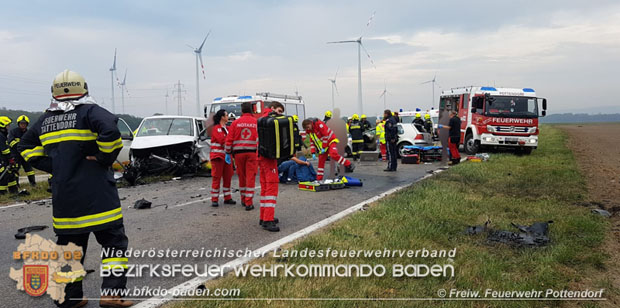 20181017 Schwerer Verkehrsunfall auf der L157 Pottendorf-Tattendorf Foto: © Freiwillige Feuerwehr Pottendorf 20181017 Schwerer Verkehrsunfall auf der L157 Pottendorf-Tattendorf Foto: © Freiwillige Feuerwehr Pottendorf