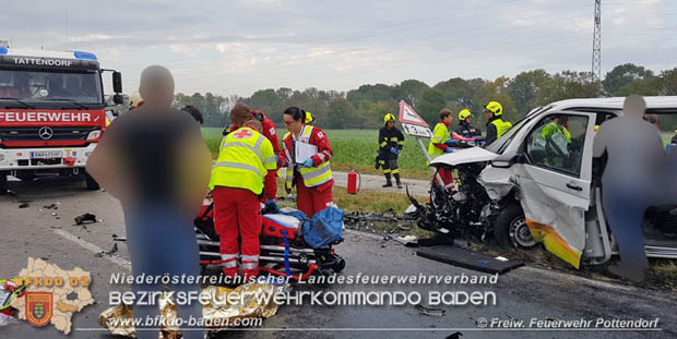 20181017 Schwerer Verkehrsunfall auf der L157 Pottendorf-Tattendorf Foto: © Freiwillige Feuerwehr Pottendorf 20181017 Schwerer Verkehrsunfall auf der L157 Pottendorf-Tattendorf Foto: © Freiwillige Feuerwehr Pottendorf