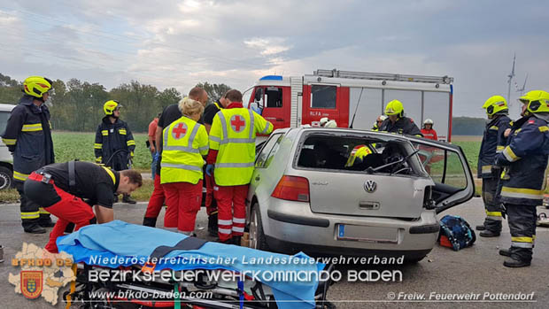 20181017 Schwerer Verkehrsunfall auf der L157 Pottendorf-Tattendorf Foto: © Freiwillige Feuerwehr Pottendorf 20181017 Schwerer Verkehrsunfall auf der L157 Pottendorf-Tattendorf Foto: © Freiwillige Feuerwehr Pottendorf