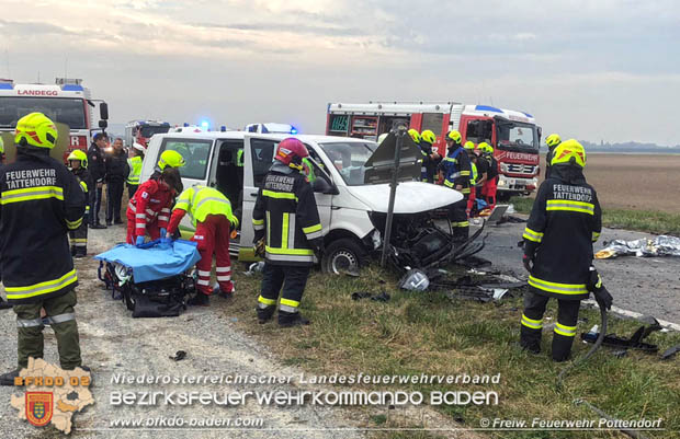 20181017 Schwerer Verkehrsunfall auf der L157 Pottendorf-Tattendorf Foto: © Freiwillige Feuerwehr Pottendorf 20181017 Schwerer Verkehrsunfall auf der L157 Pottendorf-Tattendorf Foto: © Freiwillige Feuerwehr Pottendorf