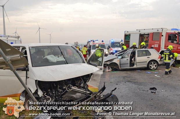 20181017 Schwerer Verkehrsunfall auf der L157 Pottendorf-Tattendorf Foto: © Thomas Lenger Monatsrevue.at 20181017 Schwerer Verkehrsunfall auf der L157 Pottendorf-Tattendorf Foto: © Thomas Lenger Monatsrevue.at